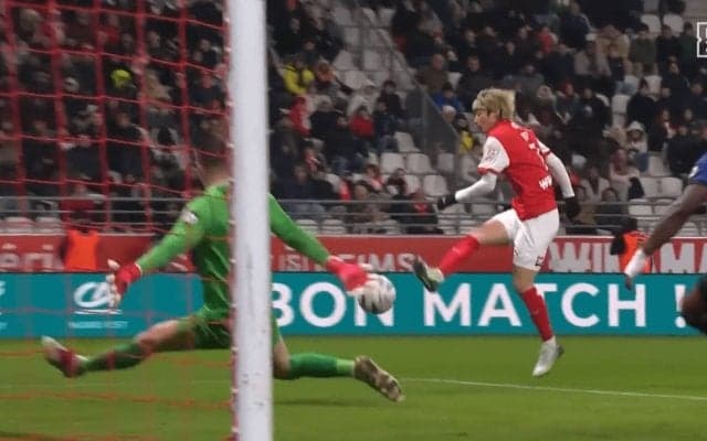 「リーグアン最高のウインガー！」伊東純也のゴラッソに称賛！超反応ダイレクトボレー弾で今季4点目「ブラボー！」「これが見たかった」