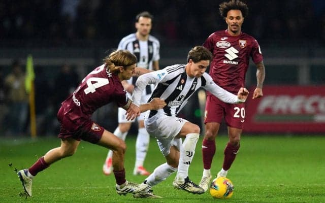 両軍の指揮官が退席処分となったトリノ・ダービーは譲らずドロー【セリエA】