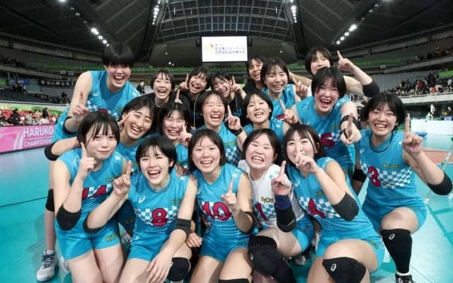 春高バレー　共栄学園メンバー18人の歓喜の声　東京対決を制して19大会ぶり3度目V