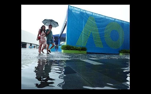  全豪OP初日、雷雨で多くが順延 