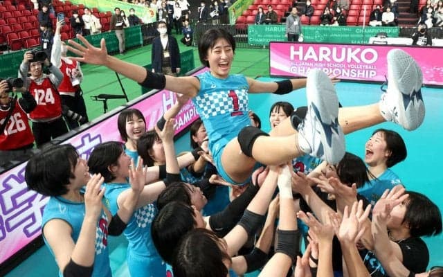 春高バレー　共栄学園が19大会ぶりV　秋本美空は母・大友愛さんに「日本一取ったぞー！」と報告