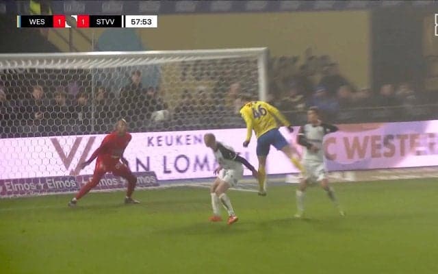 ほぼ“ゼロ距離”…小久保玲央ブライアンのビッグセーブにSNS沸騰！ 「片手で…」「1点もの防いだ」同僚も称賛