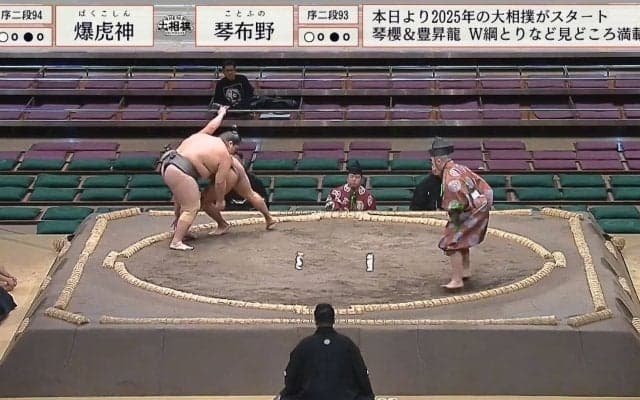 「どんな倒れ方やねん」攻めてるはずが一気に形成逆転…後ろに倒れる“異変”にザワザワ「頭打ったんじゃ」「こんな幕切れあるんだね」