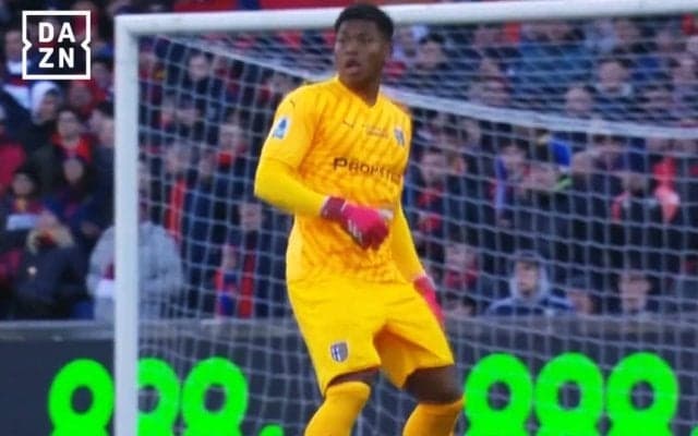 「Ｋ点越えだ」鈴木彩艶、たった４歩助走で“70m特大キック”を炸裂！「マジでビビる」「軽く蹴ってるのにw」SNS騒然