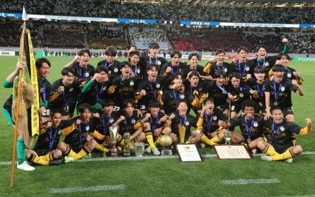 前橋育英の7年ぶり2度目の選手権優勝を群馬の細貝萌社長代行ら学校OBが祝福「一人でも多くのJリーガーがここ群馬から育ってくれることを期待しています