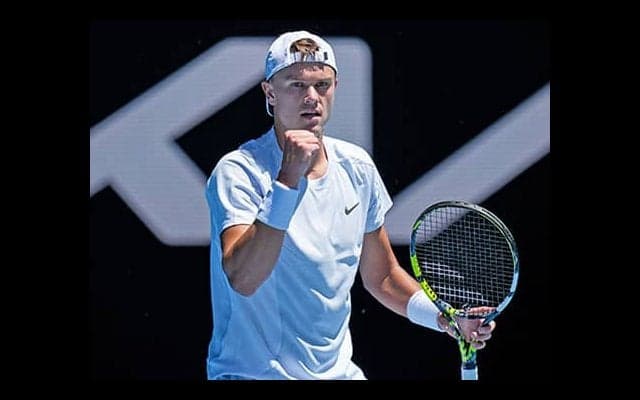  フルセットの激闘制し初戦突破 