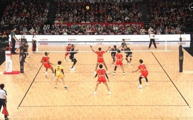 それ打たない？ 世界最高峰アタッカーが“まさか”の選択 驚きの反射神経が生んだ豪快スパイクにアリーナ沸騰