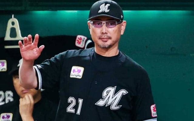59歳イケオジ指揮官が日々見せた“変化”　まさかのポーズにファン注目「面白すぎる」