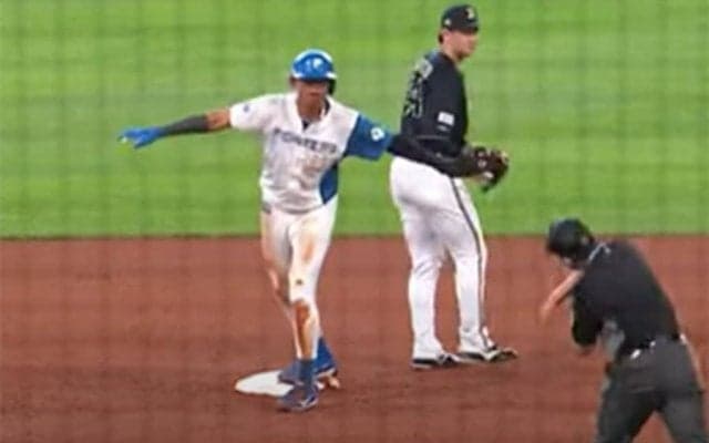 衝撃フェイクに大混乱「なんじゃこれ」　“一瞬”で安打もぎ取ったプレーに再注目「凄いよ」