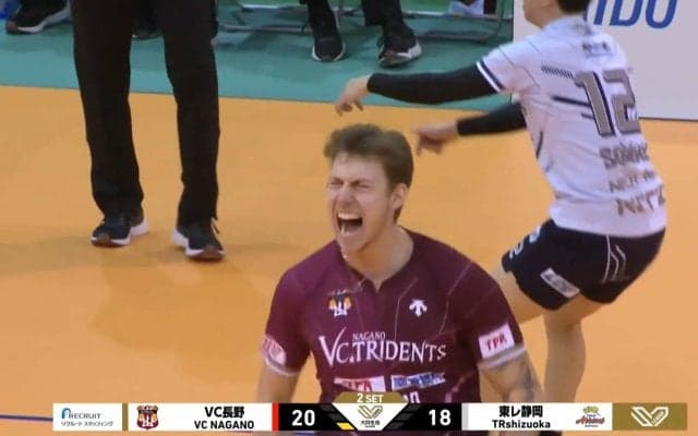 男子バレー、ボールコントロールがえぐい！ 変幻自在の“3連続”サービスエースにアリーナ騒然