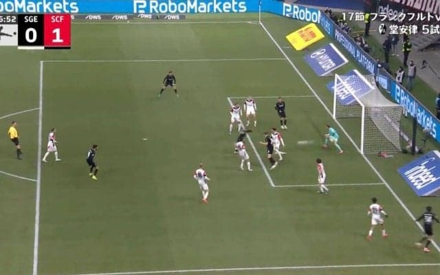 ヤバすぎるだろ！ 堂安律、超絶技術からの“爆速ワンタッチゴール”炸裂の瞬間「よく決めたな…」 巧みなステップ→“高難度ショット”に称賛の嵐