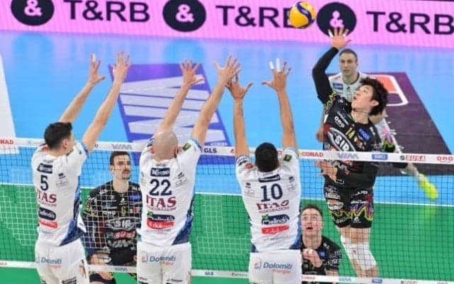 【バレー】石川祐希所属のペルージャ、トレンティーノに敗れ、連勝が「15」でストップ。石川は試合中負傷も「足が攣ってしまっただけなので問題ない」　イタリア1部