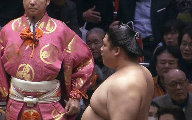 宇良の女性ファン、ユニークすぎる手製うちわに「大胆不敵にも…」実況驚き