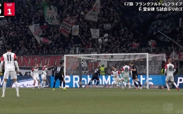 「速すぎる！」 堂安律、スーパーゴールを生んだ“高速連続ムーブ”「動き見えない」 相手DF陣を混乱させた“動き出し”にファン驚愕