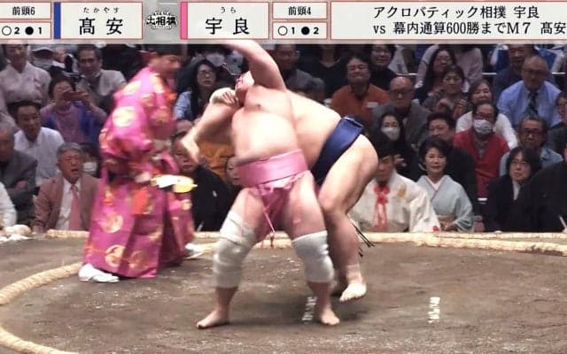 宇良、衝撃の珍手が引き起こした「珍事」カメラが捉えた“笑撃”の瞬間「そりゃ、そうなる」土俵下の客が揃って面白リアクション