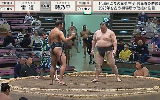 「すごい身体や」「カッコ良すぎ」“ムキムキ”19歳力士、豪快技で巨漢力士が… 驚きの結末に館内どよめきと歓声