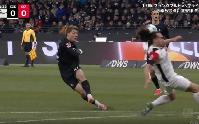 「バケモンやん」堂安律、とんでもない強烈シュートで“異変”「何が起きた？」 解説者も唖然… ピッチが大変なことになる「強すぎ」