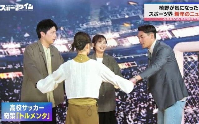 シュールすぎる…元日本代表・槙野智章、高校サッカーで話題の奇策“トルメンタ”を実演 実際に得点も！？「世界が注目してる技です！」