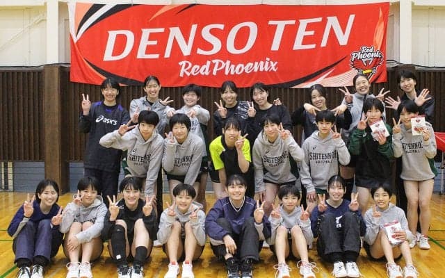 デンソーテンレッドフェニックスは対象を問わず充実の指導を実施 パート2　四天王寺中バレーボール部強化練習会