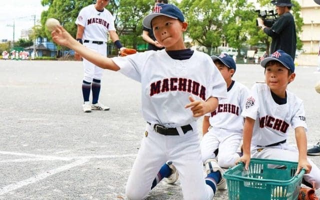 野球初心者を“空気抵抗”で正しい投球動作に　「肘負担ゼロ」で身に付くシャドードリル