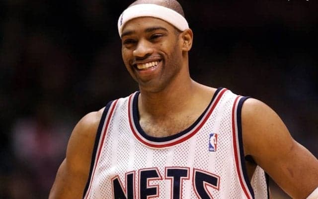 カーターの永久欠番セレモニーをエンパイア・ステートビルも祝福