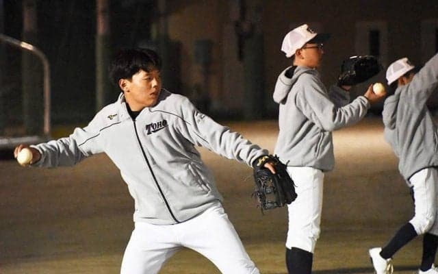 中学生が2年間で「球速20キロアップ」は可能か　佐々木朗希ら“伸びる逸材”の共通項
