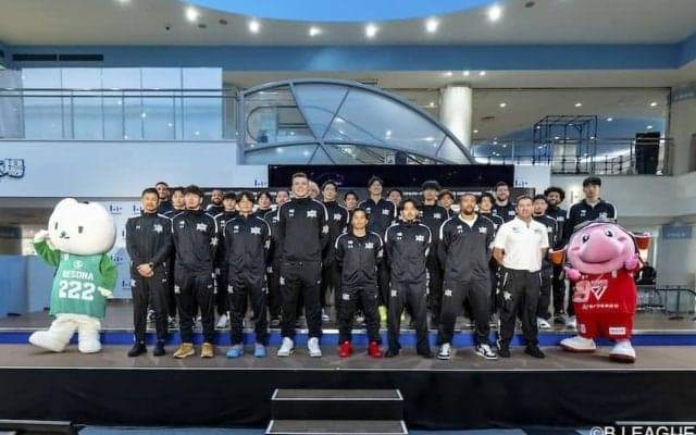 SixTONESがBリーグオールスターにサプライズ出演…スペシャルメドレーを披露