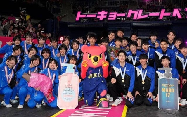 駿台学園、共栄学園が春高バレー優勝セレモニー　SVリーグ東京GB戦会場で