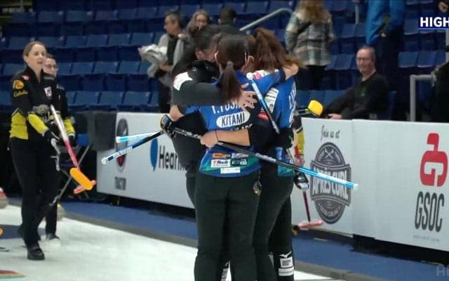 劇的幕切れ！「これだからロコの試合は…」 中継が捉えた歓喜の光景が「泣ける」笑顔弾ける感動的瞬間