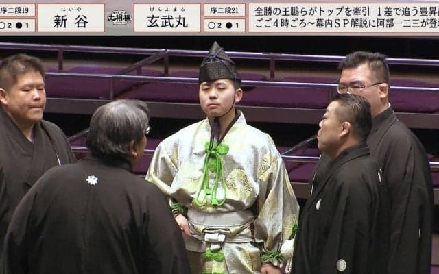 超緊迫シーンのはずが…若手行司、協議中“突如の表情変化”にほっこり「笑ってるw」「龍之助くんかわいい」