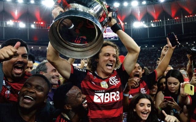 欧州再上陸を蹴って選んだのは…　年末に“契約満了をSNSで知った”37歳ダビド・ルイス、年越し無所属も新天地決定