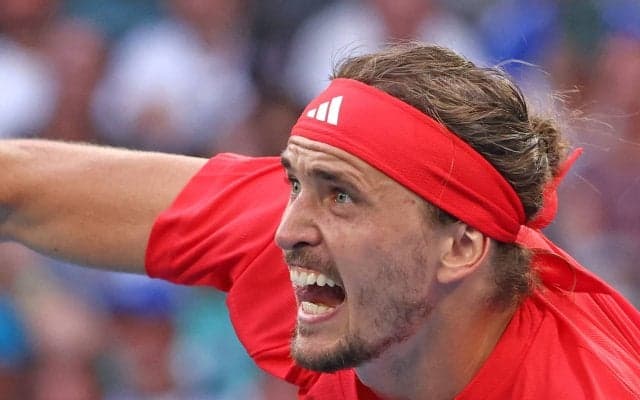  ズべ 今大会初めてセット失うも8強 