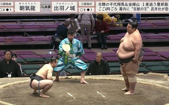 どう攻略すればいいんだ…体重2.8倍の超巨漢力士にペシャッと押し潰されて「吸収されたw」取組に驚愕の声