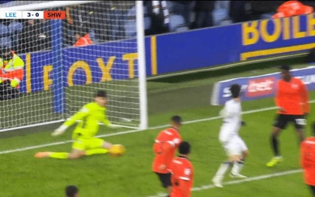 「魔法だ！」田中碧の“芸術的スーパーゴール”にイングランド騒然！「信じられない」「プスカシュ賞だ」フリック弾にスタジアム大熱狂