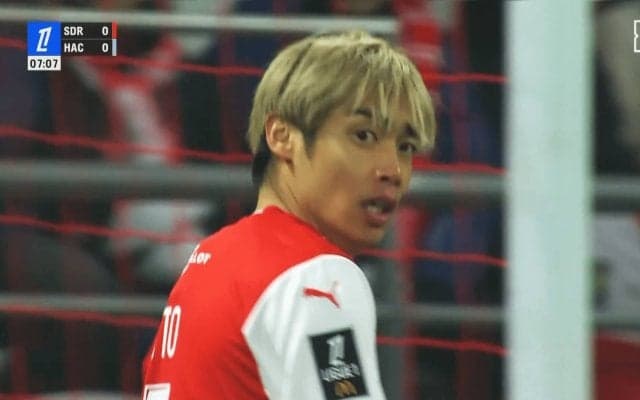 漫画かよ！ 伊東純也に“４人マーク”の大包囲網！「ネイマールやん」「すげえな」超警戒されても軽々突破した瞬間