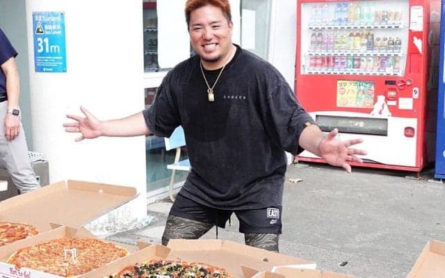 山川穂高からピザピザピザ×10…報道陣に差し入れ　2冠王の豪快な振る舞い