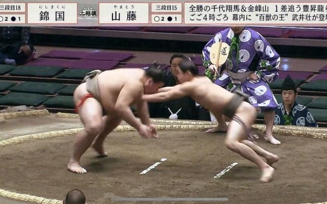 「腕折れそう」だけど…“一般人の体型”超細身力士、体重2倍以上の巨漢を豪快投げ 館内どよめき「あれで勝つんか」