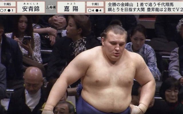 「近くにいる人は地獄」「周りのことも考えて」人気若手力士の四股名を連呼する女性の声 館内に響き続けた個性的な声援に「人気あるのはわかるけど…」反響さまざま