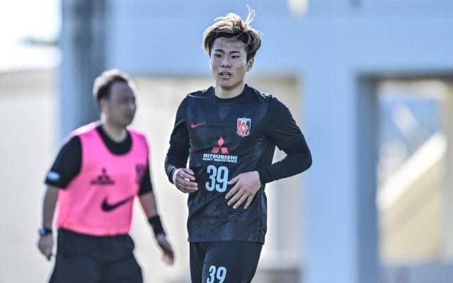 【沖縄発】浦和-東京VのTMをロス五輪・大岩剛監督＆森保ジャパン・名波浩コーチが視察……19歳MF早川隼平が新ポジション・ボランチで輝き見せた