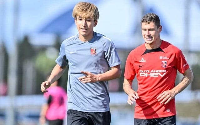 【沖縄キャンプで東京Vに善戦。”マチェイ浦和”の現在地とは(2)】新スタイルでマテウス・サヴィオと金子拓郎をどう生かすか……2列目で両者が生きる配置は