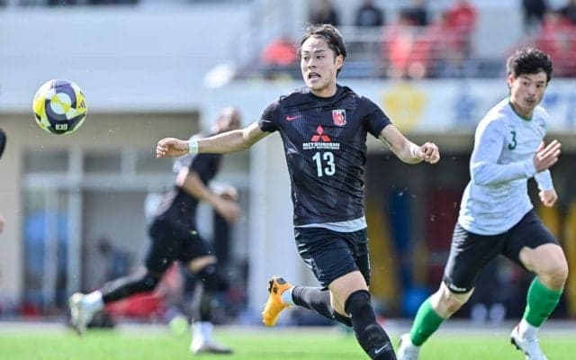 【沖縄キャンプで東京Vに善戦。”マチェイ浦和”の現在地とは(1)】渡邊とグスタフソンの”ダブル８番”が与える効果……攻撃のスイッチ役と、柔軟にサポートする関係との構築