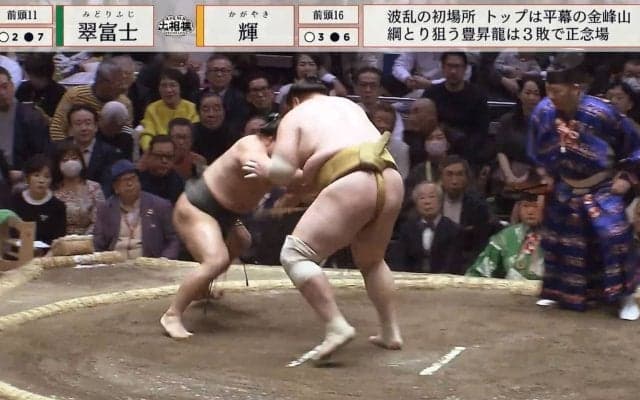 まるで闘牛士のようだ…華麗な腕さばきで“突進してくる”巨漢力士を制す小兵 ド派手な幕切れに拍手喝采