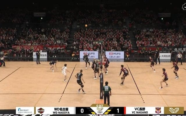 男子バレーで衝撃の「後傾」スパイク！ 驚異の身体能力にアリーナ驚愕