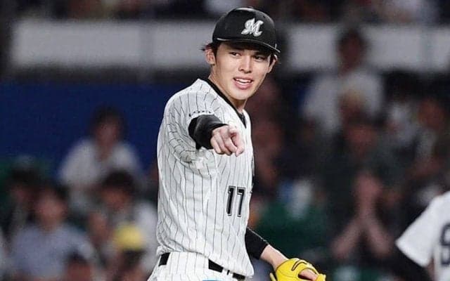 佐々木朗希、レイカーズ本拠地に登場　八村塁と笑顔で交流…「11」特別ユニ贈られる