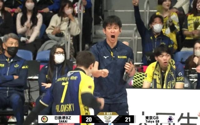 え、どっち…？ 男子バレーで“珍事” 超精密サーブで…ラインジャッジの動きに「入った？ 入ってない？」ファン困惑