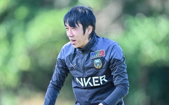 【川崎・中村憲剛FROがついに“現場入り”。長谷部フロンターレにもたらすものとは (2)】若手のポテンシャルを感じたからこその愛ある言葉。「開幕から出るルーキーはこの時点で爪痕を残す」