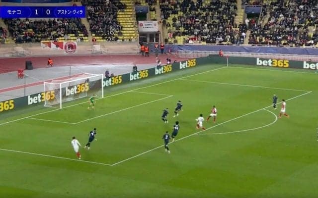 何をした…？ 南野拓実、意表をつく“一瞬の動き”「センスすご！」 ゴール前で相手DF陣を混乱させたプレーにファン驚愕