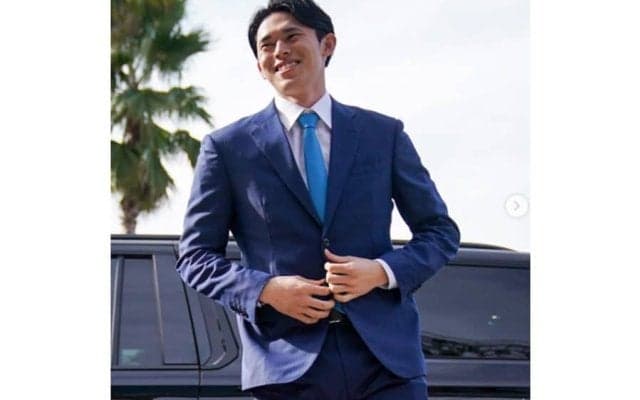 佐々木朗希、“ド軍カラー”スーツで球場入り　午前8時から入団会見…球団公式Xが投稿