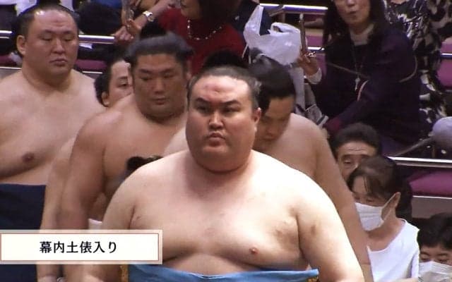 「ギャップすごっ」「かわいすぎる」“絶好調”力士の化粧まわし 中央に描かれた”動物“にファン驚き