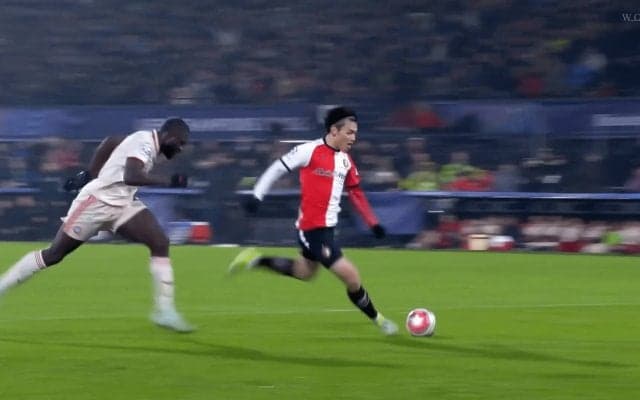 「めっちゃ強っ！」上田綺世、バイエルン相手に復帰ゴール！ シャツを引っ張られても豪快にこじあけた瞬間「あっぱれ」「らしい得点」